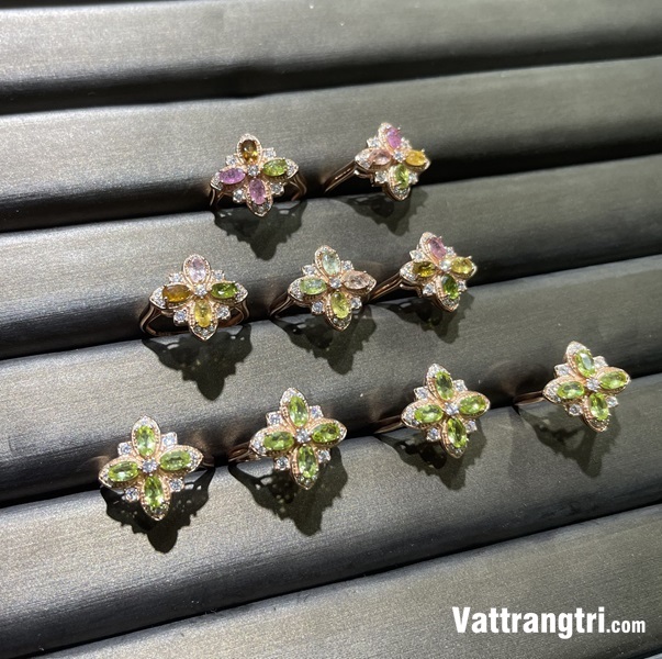 Nhẫn đá tourmaline hình bông hoa