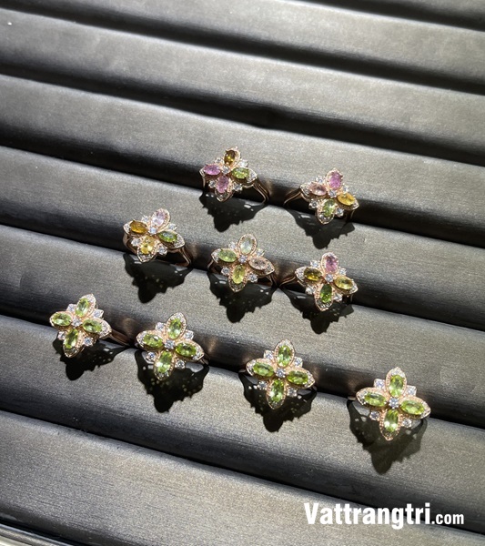 Nhẫn đá tourmaline hình bông hoa