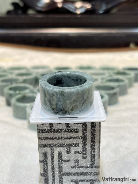 Nhẫn trơn đá ngọc phỉ thuý đeo ngón cái 21mm