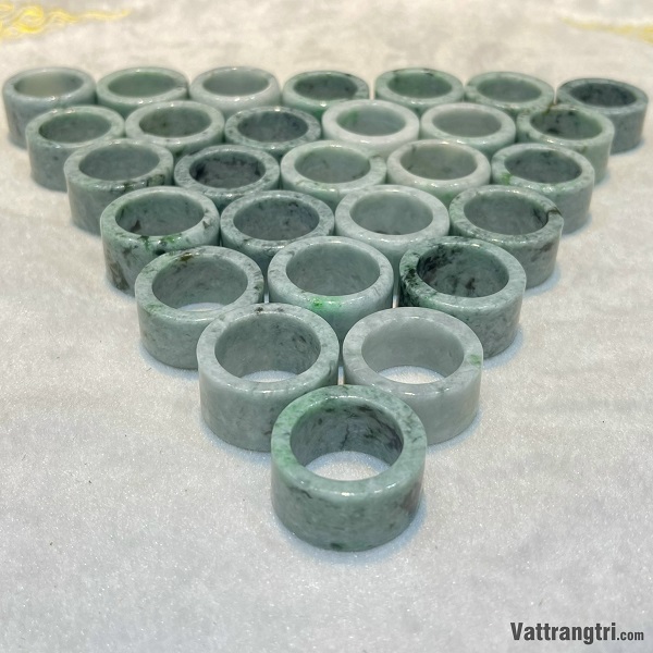 Nhẫn trơn đá ngọc phỉ thuý đeo ngón cái 21mm