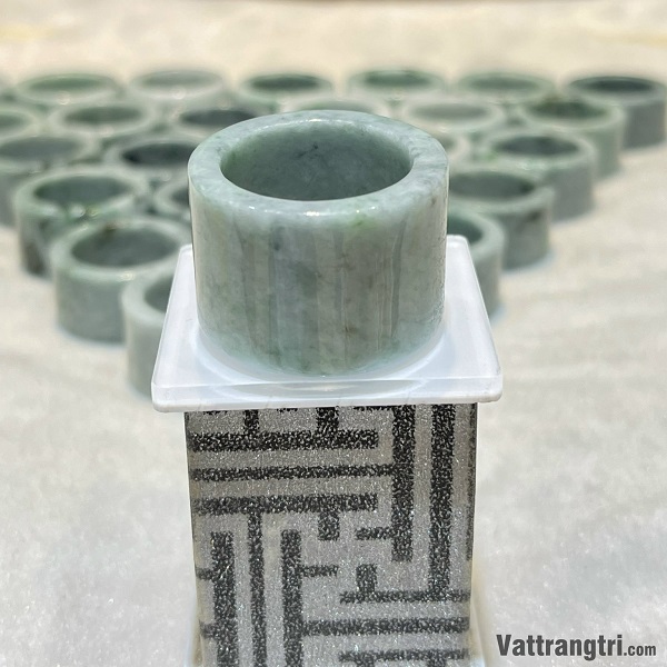 Nhẫn trơn đá ngọc phỉ thuý đeo ngón cái 21mm