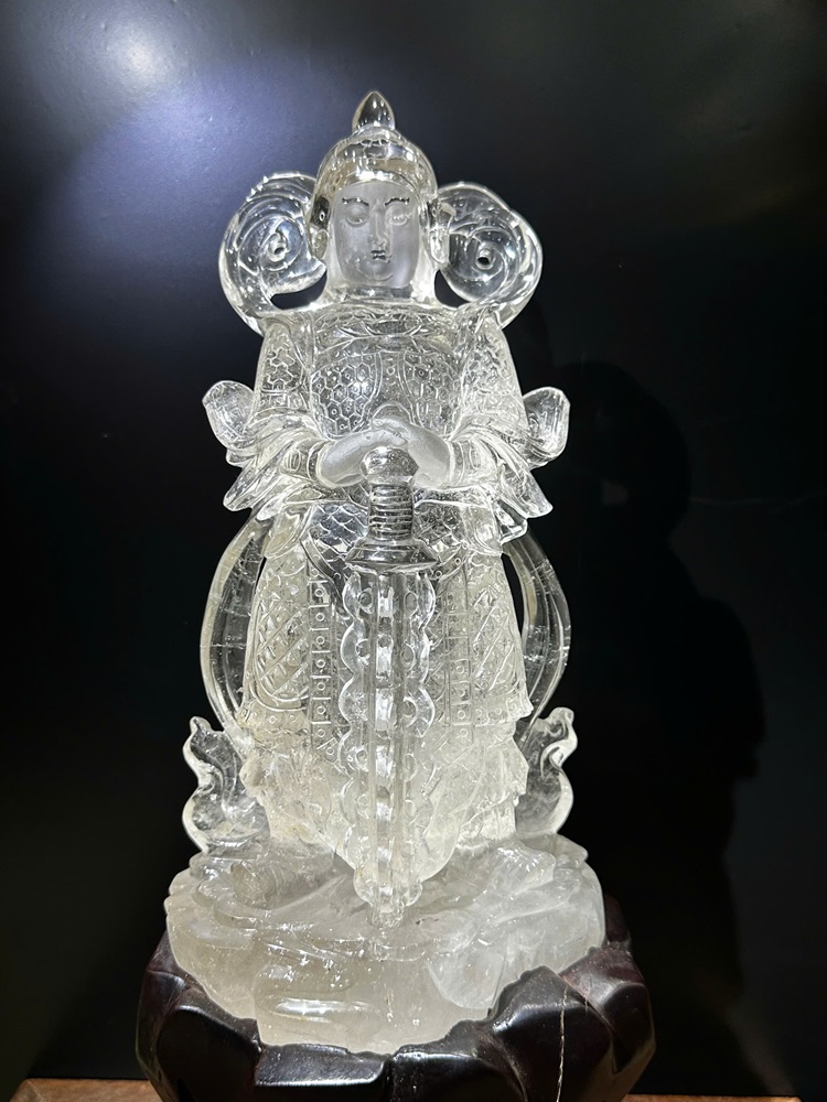 Phật hộ pháp vi đà thạch anh trắng 30cm