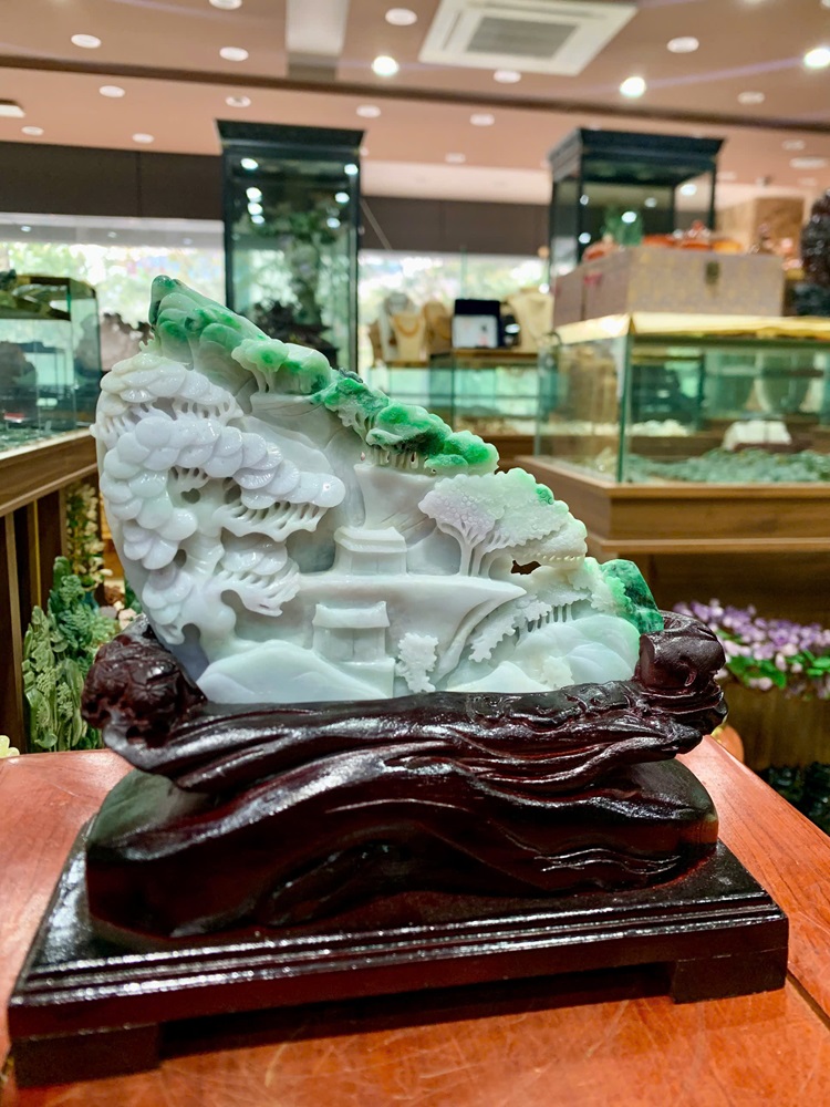 Phong cảnh hữu tình ngọc phỉ thúy nguyên khối