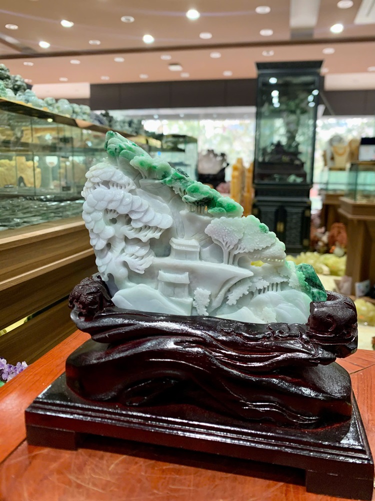 Phong cảnh hữu tình ngọc phỉ thúy nguyên khối
