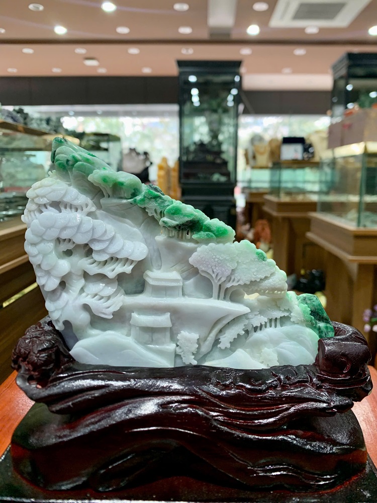 Phong cảnh hữu tình ngọc phỉ thúy nguyên khối