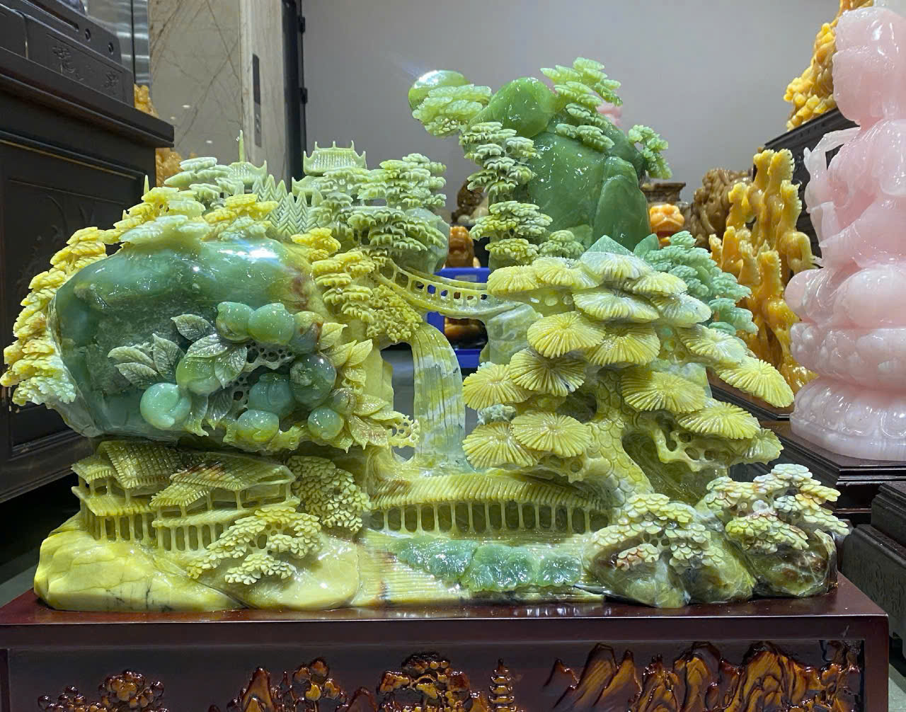 Phong cảnh hữu tình ngọc serpentine 63x43x22cm