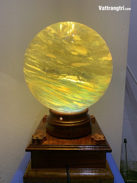 Quả Cầu đá obisidian vàng 22cm