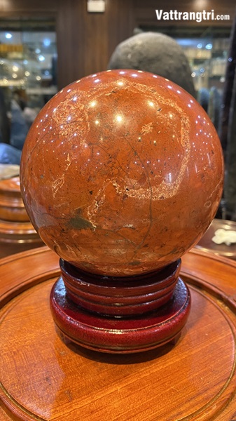 Quả cầu ngọc bích đỏ 13.5cm