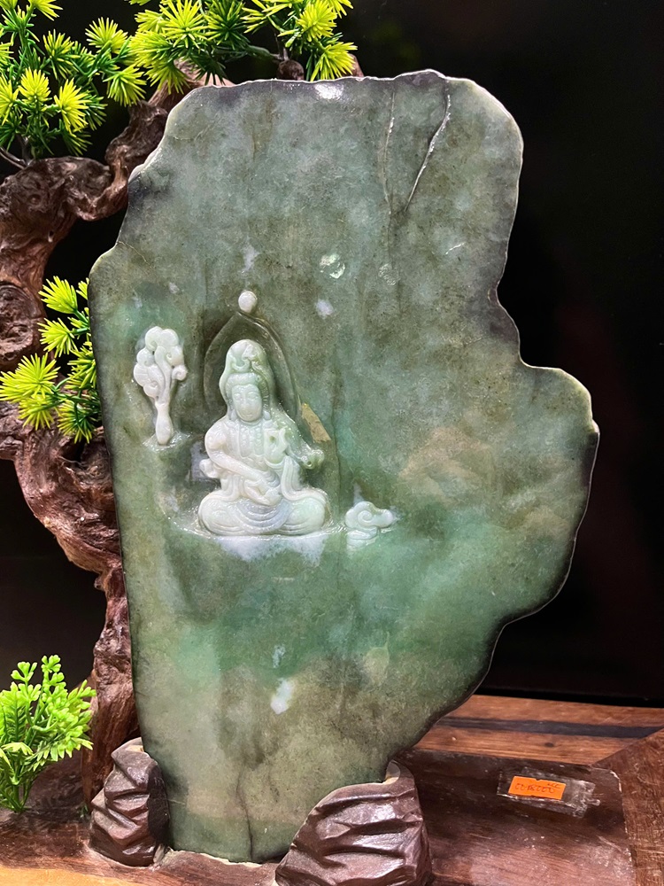 Quan Âm Thiền Tọa Ngọc Phỉ Thuý 39x28x12cm