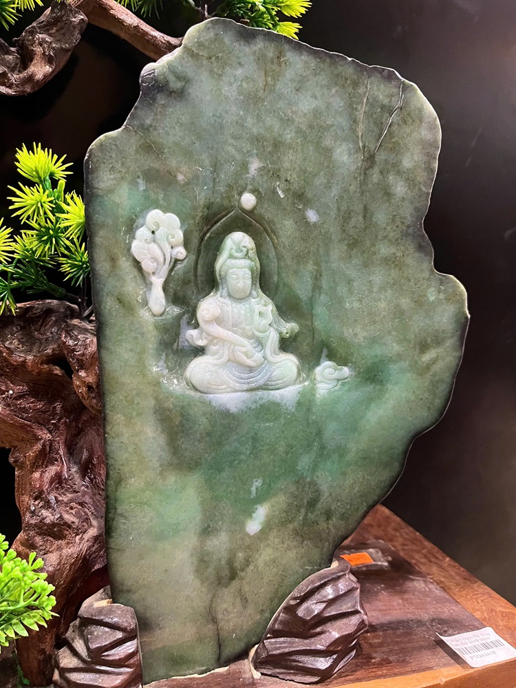 Quan Âm Thiền Tọa Ngọc Phỉ Thuý 39x28x12cm