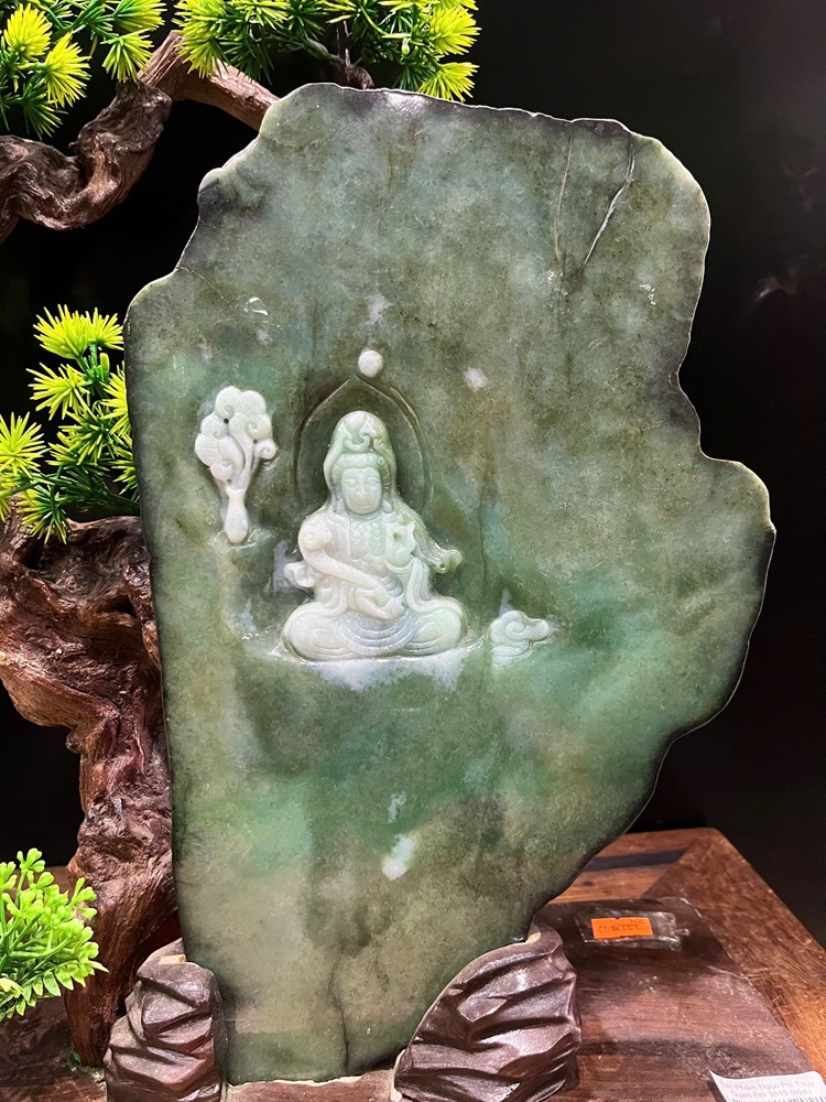 Quan Âm Thiền Tọa Ngọc Phỉ Thuý 39x28x12cm