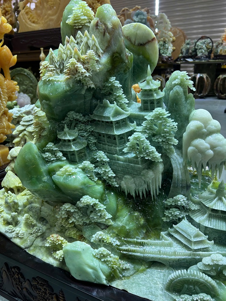Tác Phẩm Chốn Bồng Lai Ngọc Serpentine 78x55x28cm