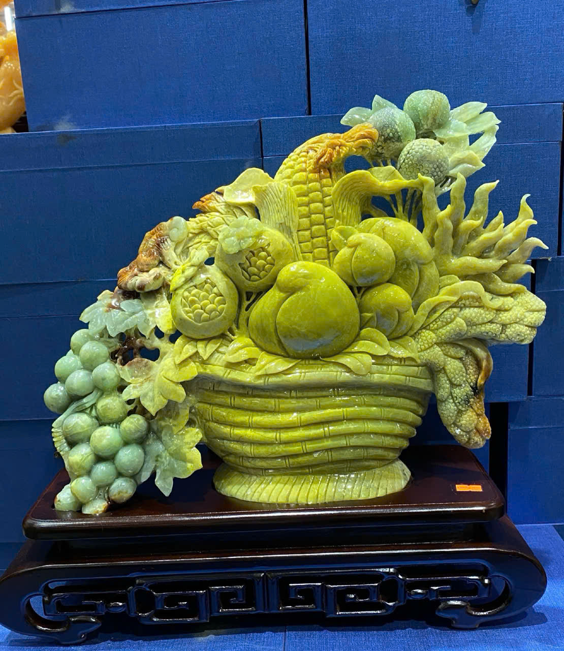 Tác Phẩm Giỏ Ngũ Quả Ngọc Serpentine 43x33cm