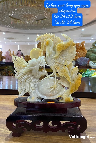 Tác phẩm hạc cưỡi long quy ngọc serpentine 24cm