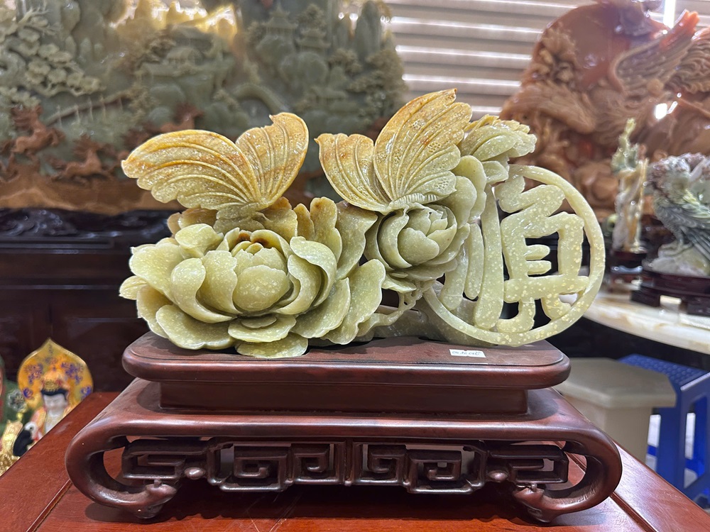 Tác Phẩm Hoa Mẫu Đơn Uyên Ương Ngọc Sepentine 35x30x12cm