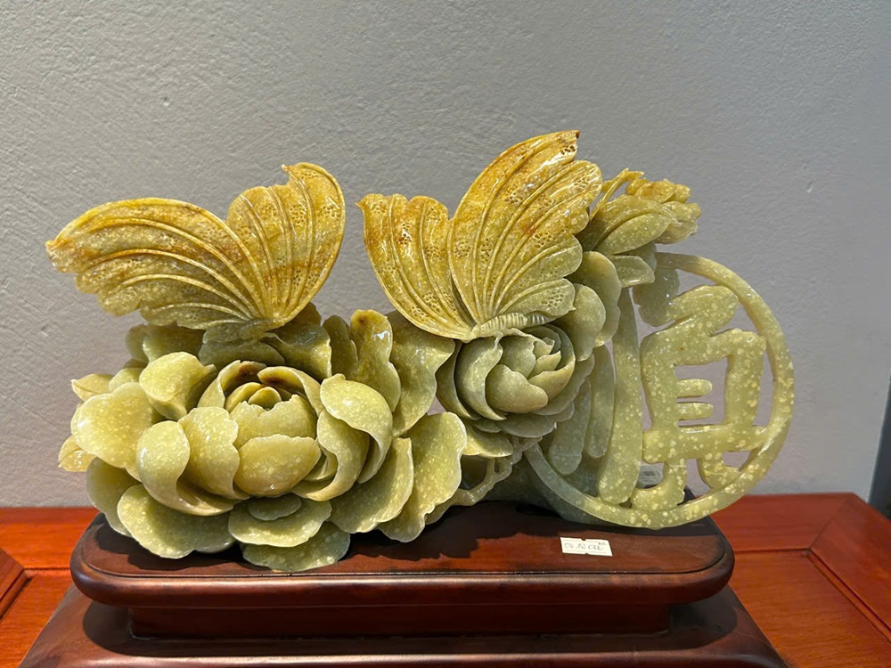 Tác Phẩm Hoa Mẫu Đơn Uyên Ương Ngọc Sepentine 35x30x12cm