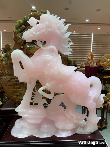 Tác Phẩm Nhất mã phi thiên hồng ngọc onyx 70cm