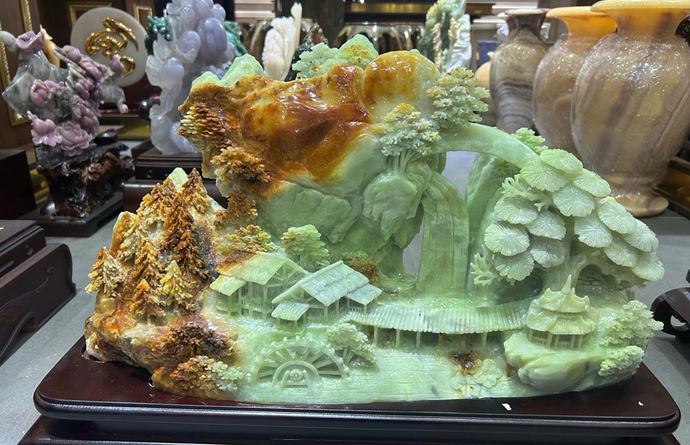 Tác Phẩm Sơn Thuỷ Hữ Tình Ngọc Tụ Nham 55x32x13cm