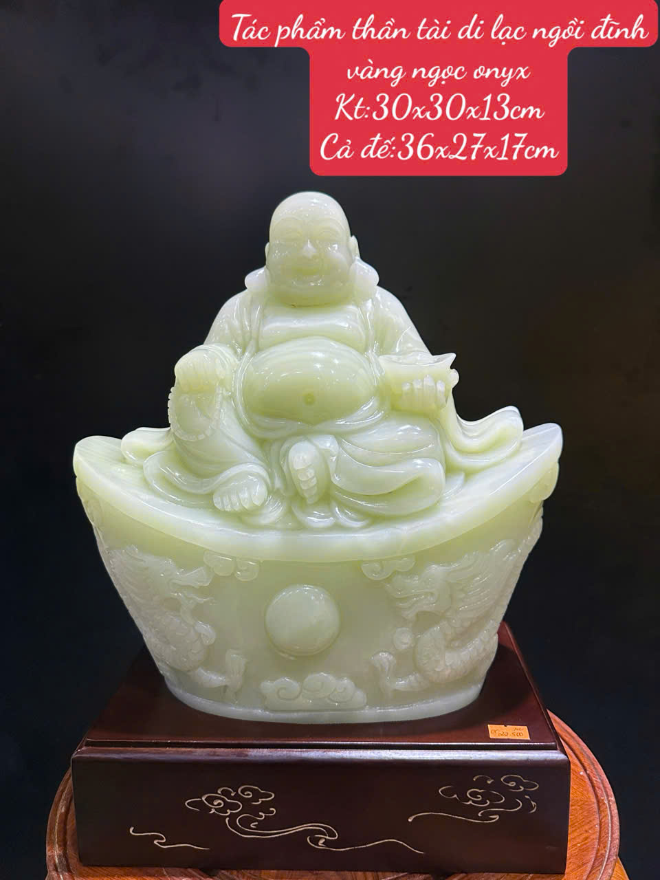 Tác phẩm thần tài di lạc ngồi đĩnh vàng ngọc onyx