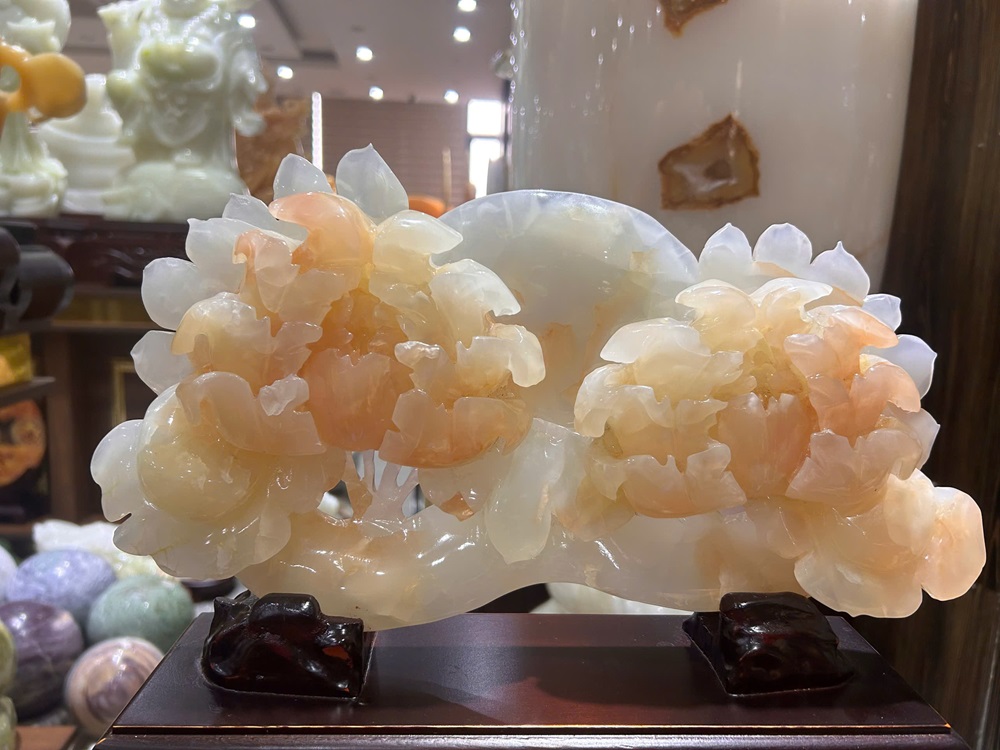 Tác phẩm thanh gậy như ý mẫu đơn ngọc onyx 33x19cm