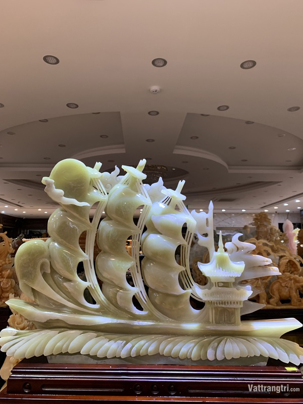 Tác Phẩm Thuận Buồm Xuôi Gió Ngọc Onyx Xanh 68cm