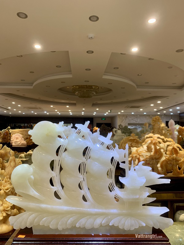 Tác Phẩm Thuận Buồm Xuôi Gió Ngọc Onyx Trắng 57cm