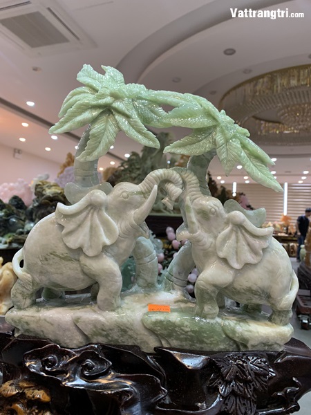 Tác phẩm tượng Song voi ngọc serpentine 42cm