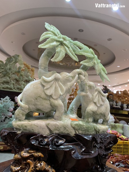 Tác phẩm tượng Song voi ngọc serpentine 42cm