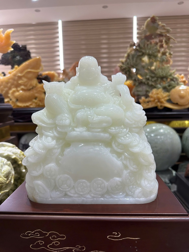 Thần tài di lặc ngồi đĩnh tiền ngọc onyx trắng 32cm