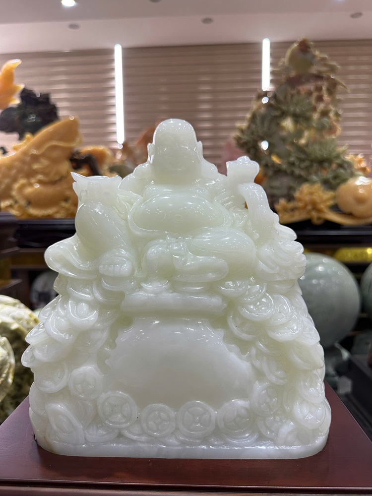 Thần tài di lặc ngồi đĩnh tiền ngọc onyx trắng 32cm