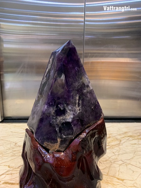 Tinh thể đá thạch anh tím 40cm