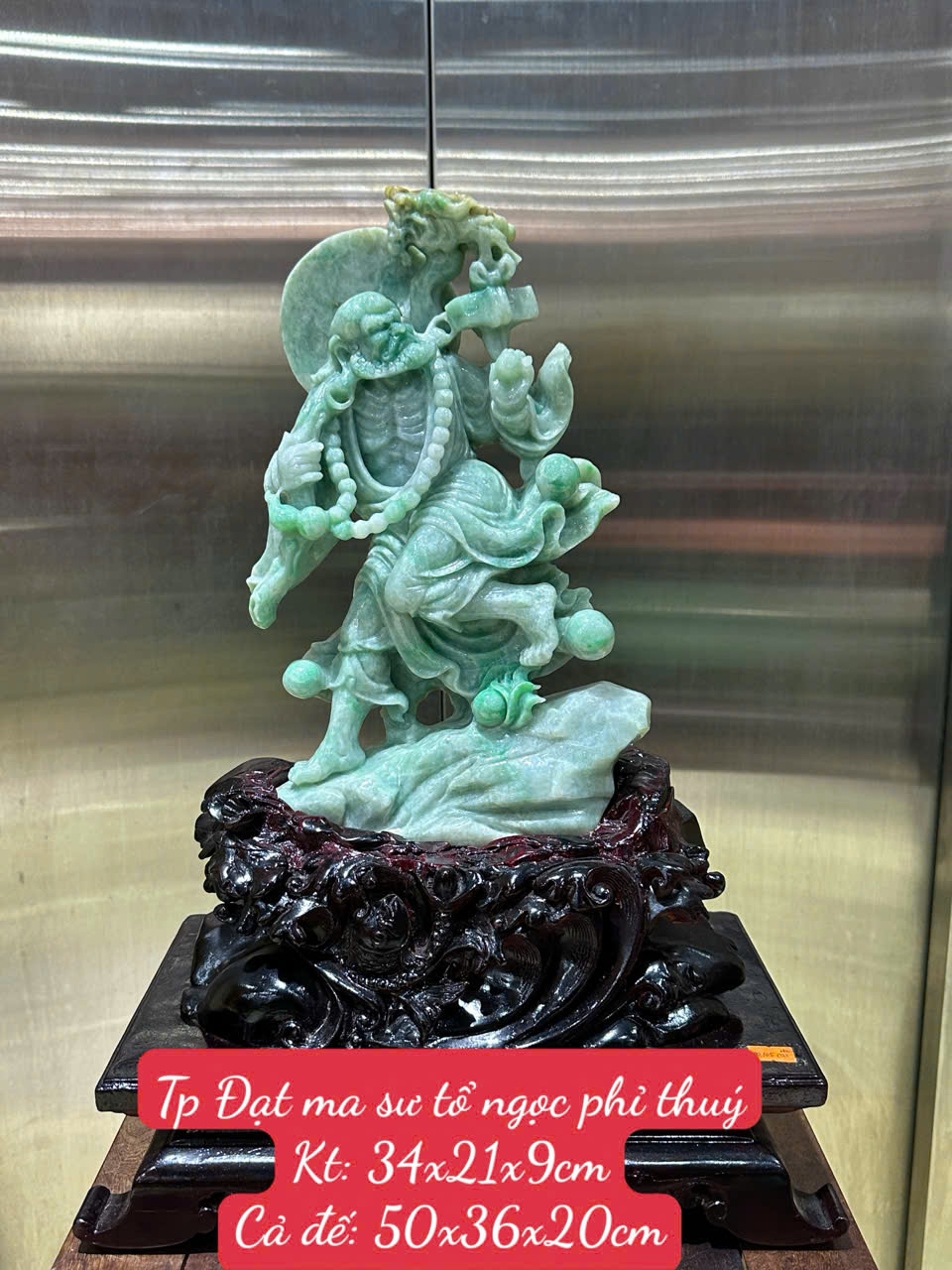 Tp Đạt ma sư tổ ngọc phỉ thuý nguyên khối 50cm