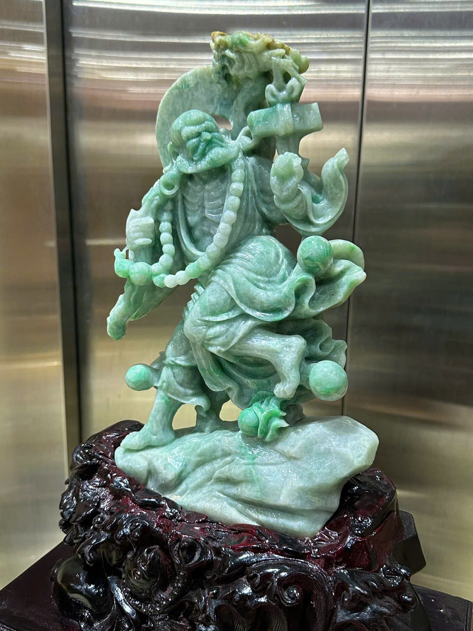 Tp Đạt ma sư tổ ngọc phỉ thuý nguyên khối 50cm