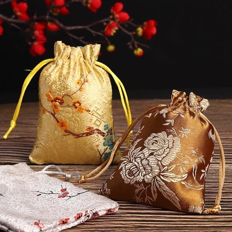 Túi gấm tài lộc đựng trang sức thêu hoa văn