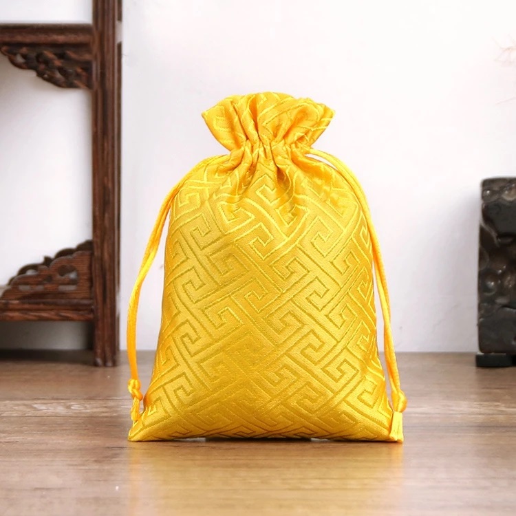 Túi gấm tài lộc đựng trang sức thêu hoa văn