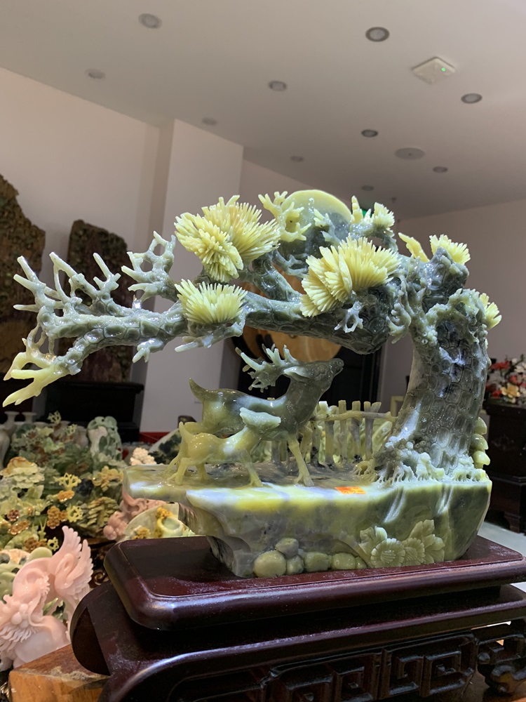 Tùng nghiêng lộc dáng huyền ngọc serpentine