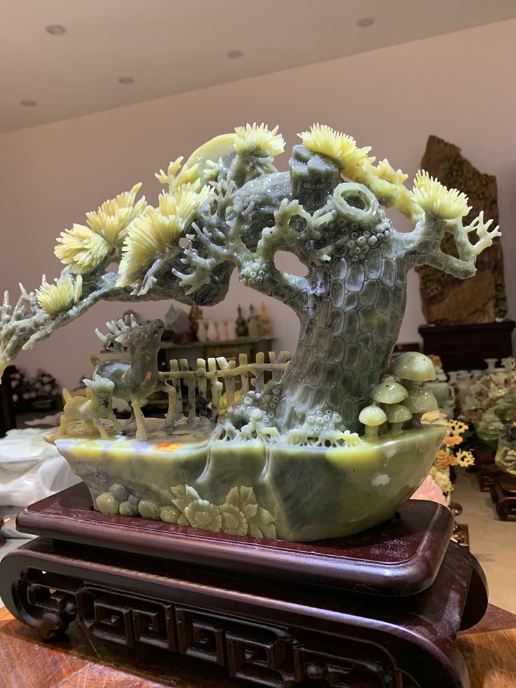 Tùng nghiêng lộc dáng huyền ngọc serpentine