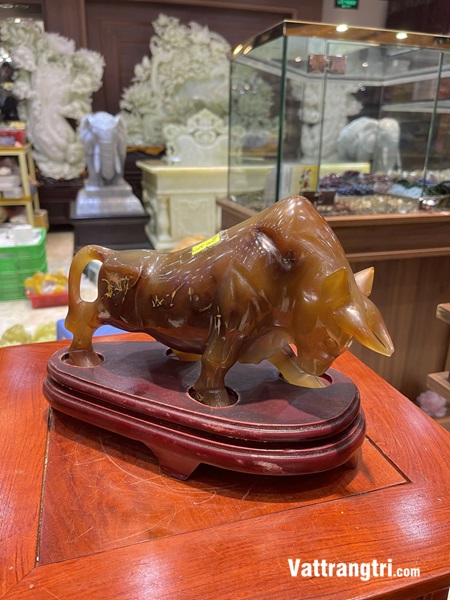 Tượng Bò tót hùng mãnh Ngọc mã não tự nhiên 26cm