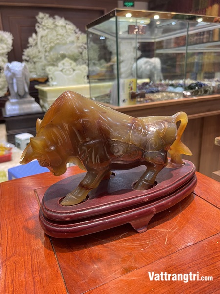 Tượng Bò tót hùng mãnh Ngọc mã não tự nhiên 26cm