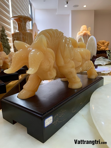 Tượng Bò tót ngọc hoàng long 46cm