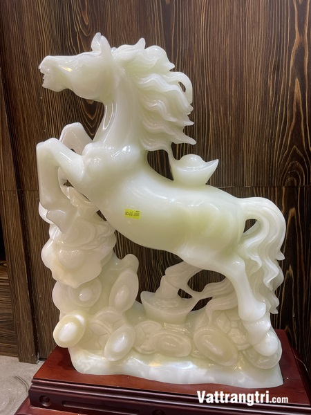 Tượng Nhất mã phi thiên Ngọc onyx trắng 70cm