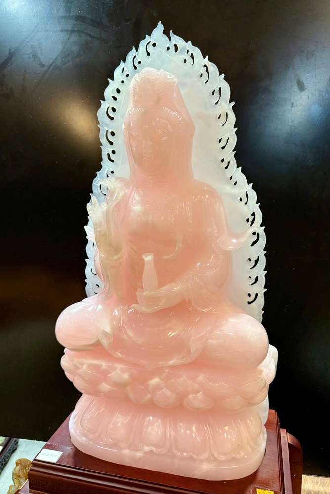 Tượng Phật bà quan âm hồng Ngọc onyx 82cm