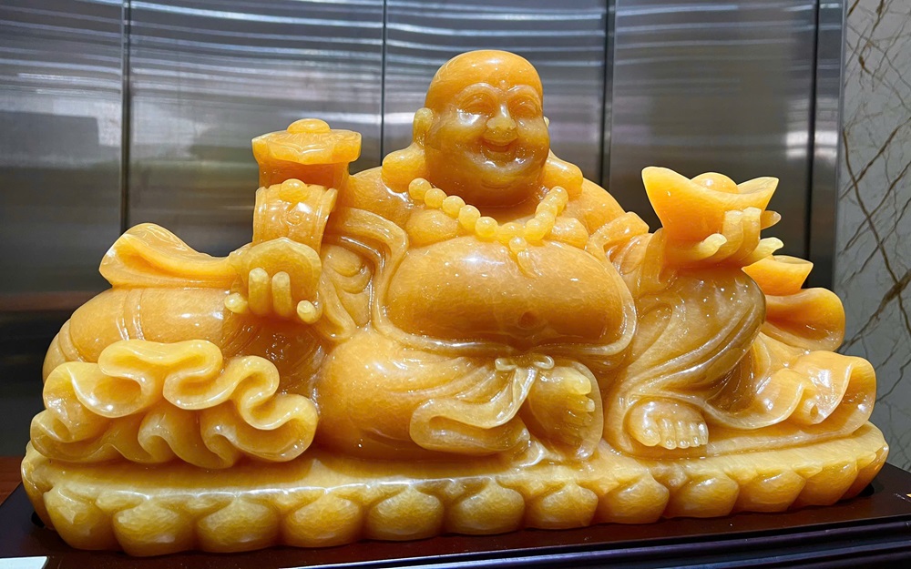 Tượng Phật Di Lặc ngồi trên túi tiền ngọc hoàng long 61cm