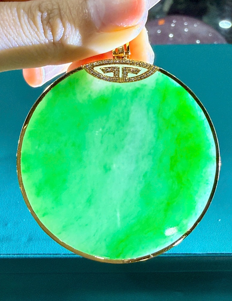 Vô Sự Bài Ngọc Phỉ Thuý Móc Vàng 18K (Kèm giấy kiểm định)