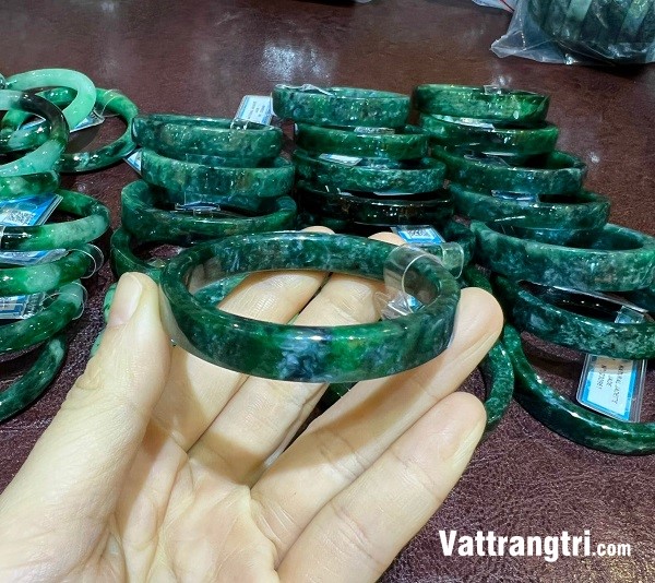 Vòng bản liền ngọc phỉ thuý xanh đen + Giấy kiểm định PNJ