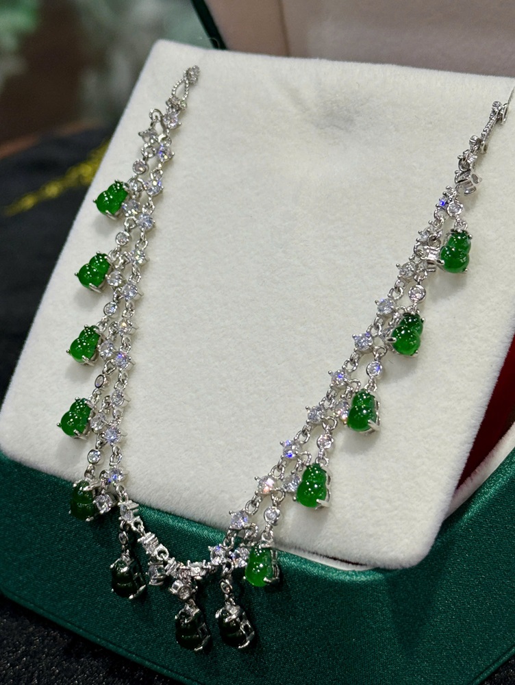 Vòng Cổ Ngọc Phỉ Thuý Đế Vương Lục 6.7 x 5mm (Kèm Giấy Kiểm Định)