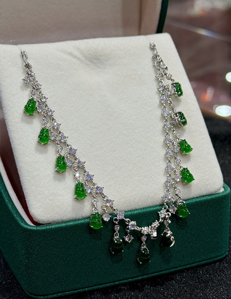 Vòng Cổ Ngọc Phỉ Thuý Đế Vương Lục 6.7 x 5mm (Kèm Giấy Kiểm Định)