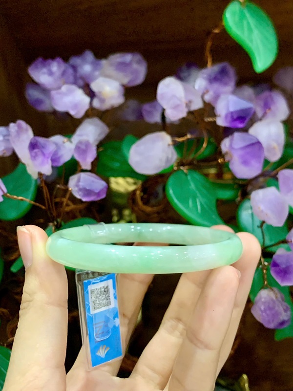 Vòng liền bản đũa ngọc phỉ thuý 54,62ly (kèm giấy kiểm đinh PNJ)