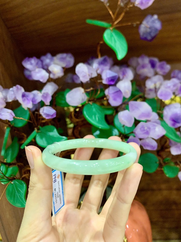 Vòng liền bản đũa ngọc phỉ thuý 54,62ly (kèm giấy kiểm đinh PNJ)