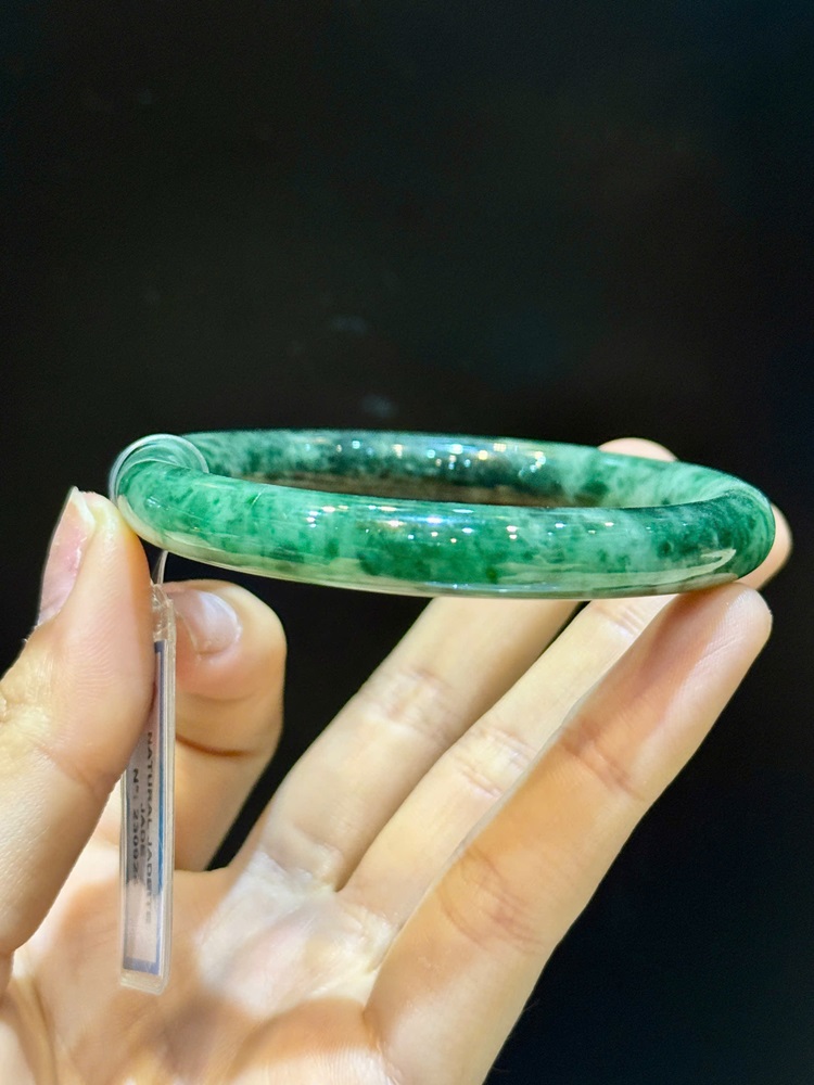 Vòng Liền Bản Đũa Ngọc Phỉ Thuý 55.44mm (Giấy kiểm định PNJ)